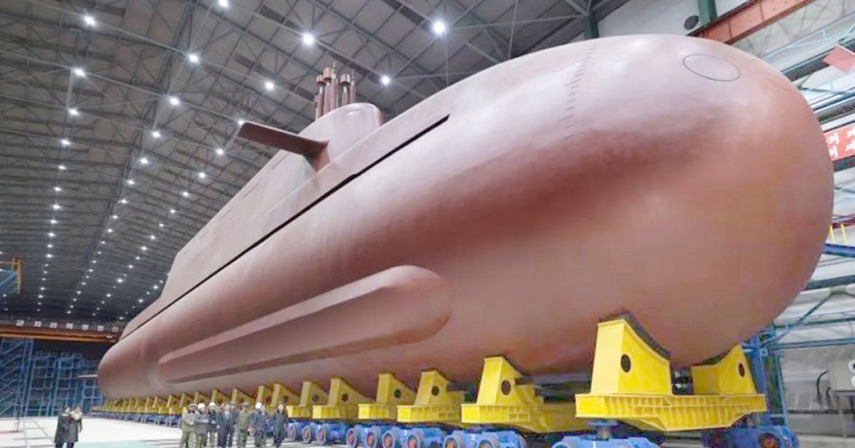 উত্তর কোরিয়ার প্রথম পারমাণবিক সাবমেরিনের ছবি প্রকাশ