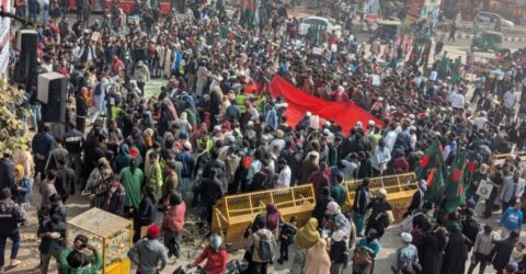 শাহবাগে হাদি হত্যার বিচার দাবি ফের উত্তপ্ত, তারেক রহমানের জিয়ারত শেষে অবরোধ চালিয়ে যায় ইনকিলাব মঞ্চ