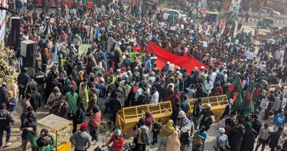 শাহবাগে হাদি হত্যার বিচার দাবি ফের উত্তপ্ত, তারেক রহমানের জিয়ারত শেষে অবরোধ চালিয়ে যায় ইনকিলাব মঞ্চ