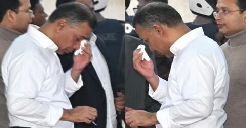 পিতার কবরের পাশে কাঁদলেন তারেক রহমান