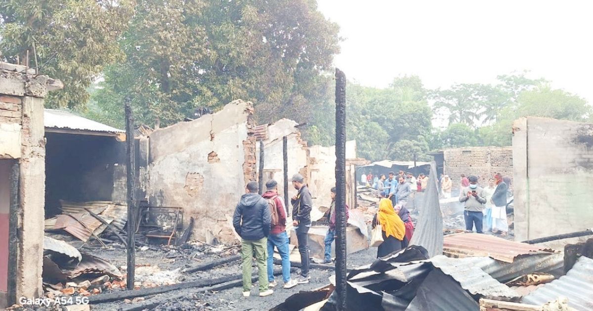 ফটিকছড়িতে দুই শতাব্দী পুরোনো জমিদার বাড়ির ১০ ঘর পুড়ে ছাই