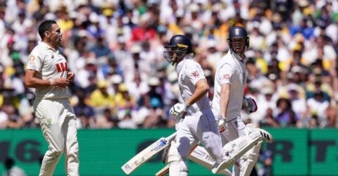 অস্ট্রেলিয়ার মাটিতে ইংল্যান্ডের প্রথম টেস্ট জয় ১৫ বছর পরে
