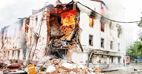 ইউক্রেনে রাশিয়ার ব্যাপক হামলা এবং শান্তি আলোচনার প্রস্তুতি