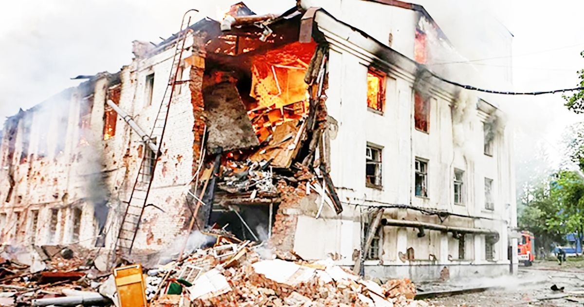 ইউক্রেনে রাশিয়ার ব্যাপক হামলা এবং শান্তি আলোচনার প্রস্তুতি