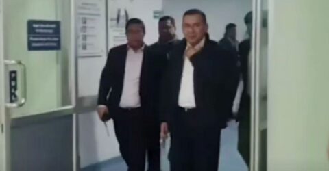 তারেক রহমান হাসপাতালে মা খালেদা জিয়াকে দেখতে গেলেন