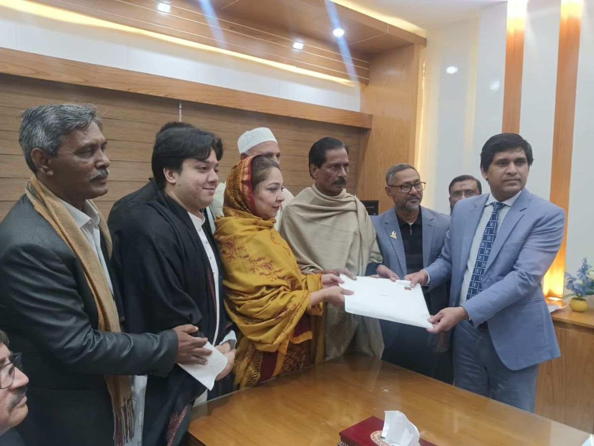 ফরিদপুরে নায়াব ইউসুফের মনোনয়নপত্র দাখিল