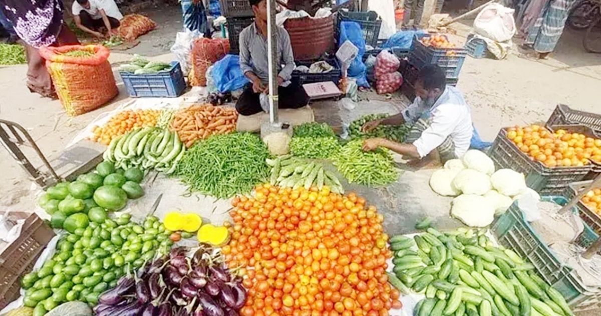বরিশালে সবজির দাম কমলেও কাঁচামরিচ ও শসার দাম বেড়েছে