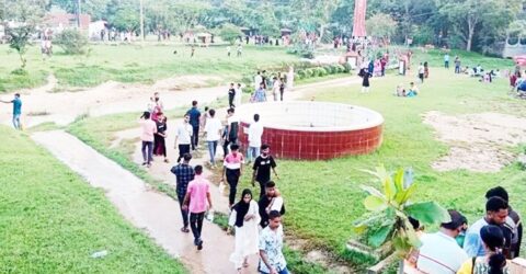 বার্ষিক শেষে পর্যটকের ঢল মৌলভীবাজারে