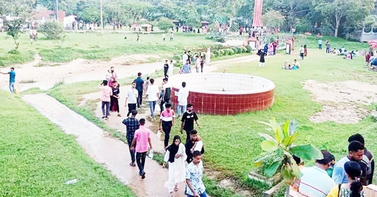 বার্ষিক শেষে পর্যটকের ঢল মৌলভীবাজারে