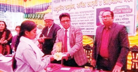 নড়াইলে কবির জন্মদিনে মেধাবী ছাত্রদের সম্মাননা ভুবন ভরে উঠল উৎসাহে