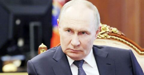 পুতিনের কৌশলে রুশ ধনকুবেরদের প্রভাব কমে গেছে