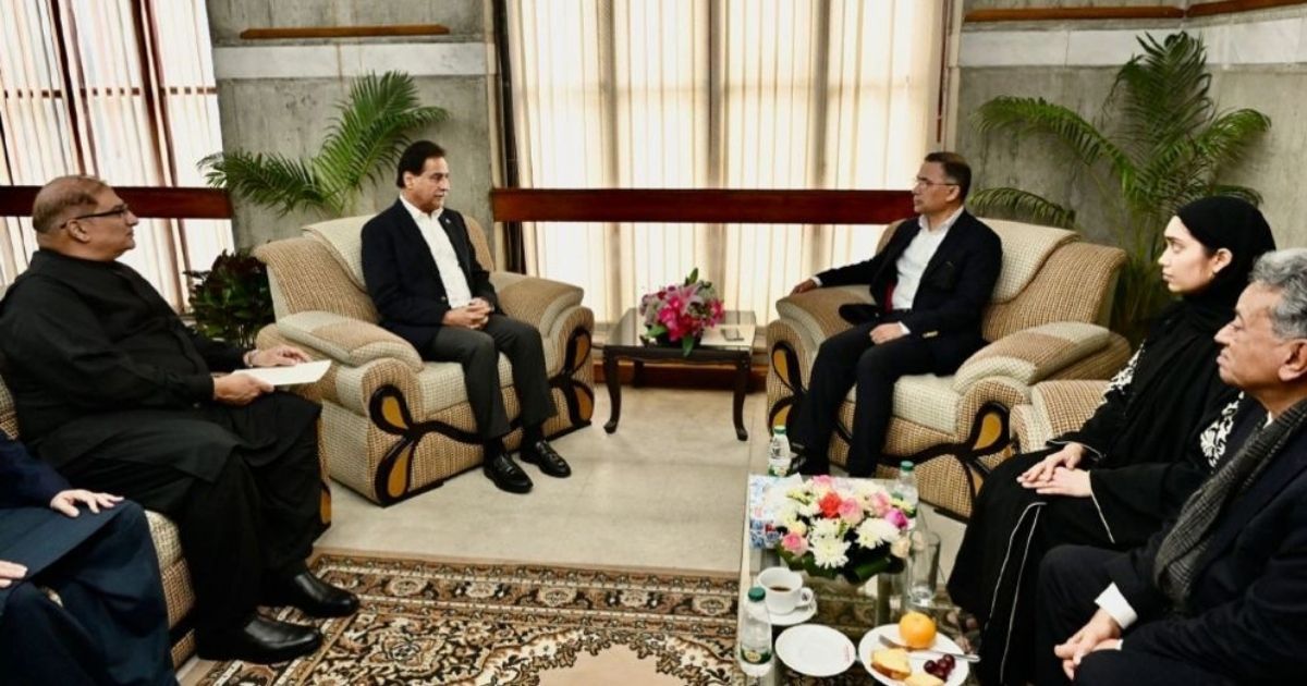 বেগম খালেদা জিয়ার প্রয়াণে পাকিস্তানের স্পিকার তারেকের সাথে দেখা করে সহমর্মিতা প্রকাশ