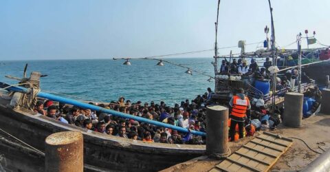 সাগরপথে মালয়েশিয়া যাওয়ার পথে ২৭৩ জনকে উদ্ধার নৌবাহিনীর অভিযান