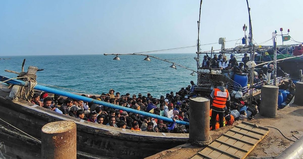 সাগরপথে মালয়েশিয়া যাওয়ার পথে ২৭৩ জনকে উদ্ধার নৌবাহিনীর অভিযান