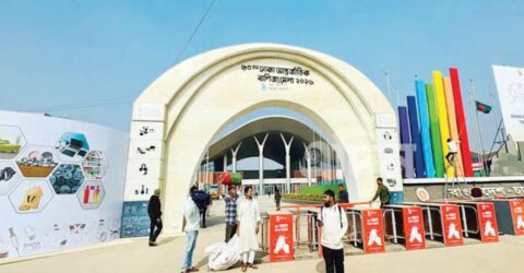 তৃতীয় দিনেও বাণিজ্য মেলায় ক্রেতা ও দর্শনার্থীর উপস্থিতি কম