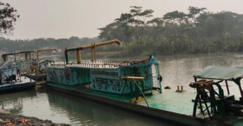 ভোলায় অবৈধ বালু উত্তোলনে ড্রেজার জব্দ ও আটক ৫