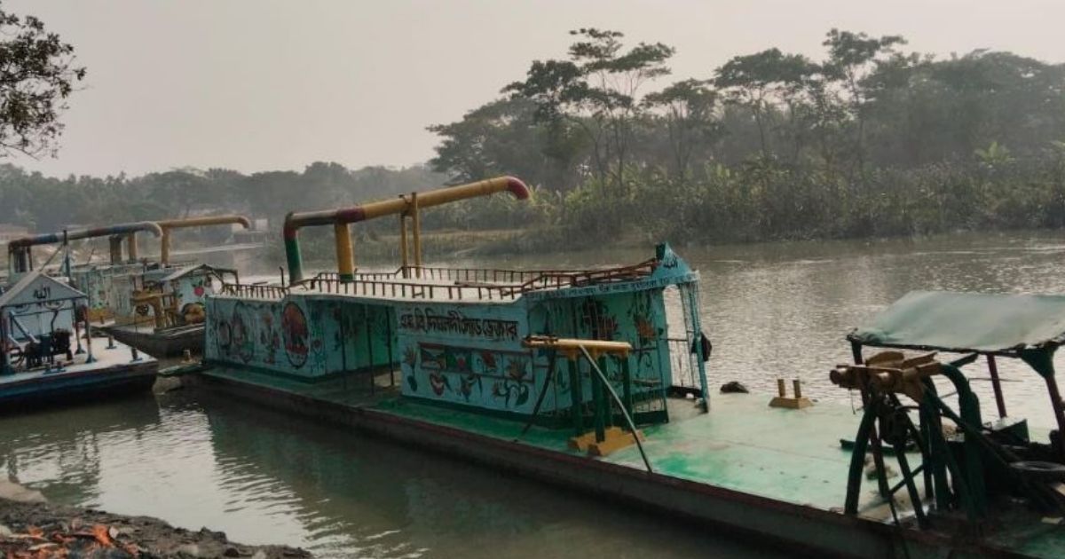 ভোলায় অবৈধ বালু উত্তোলনে ড্রেজার জব্দ ও আটক ৫