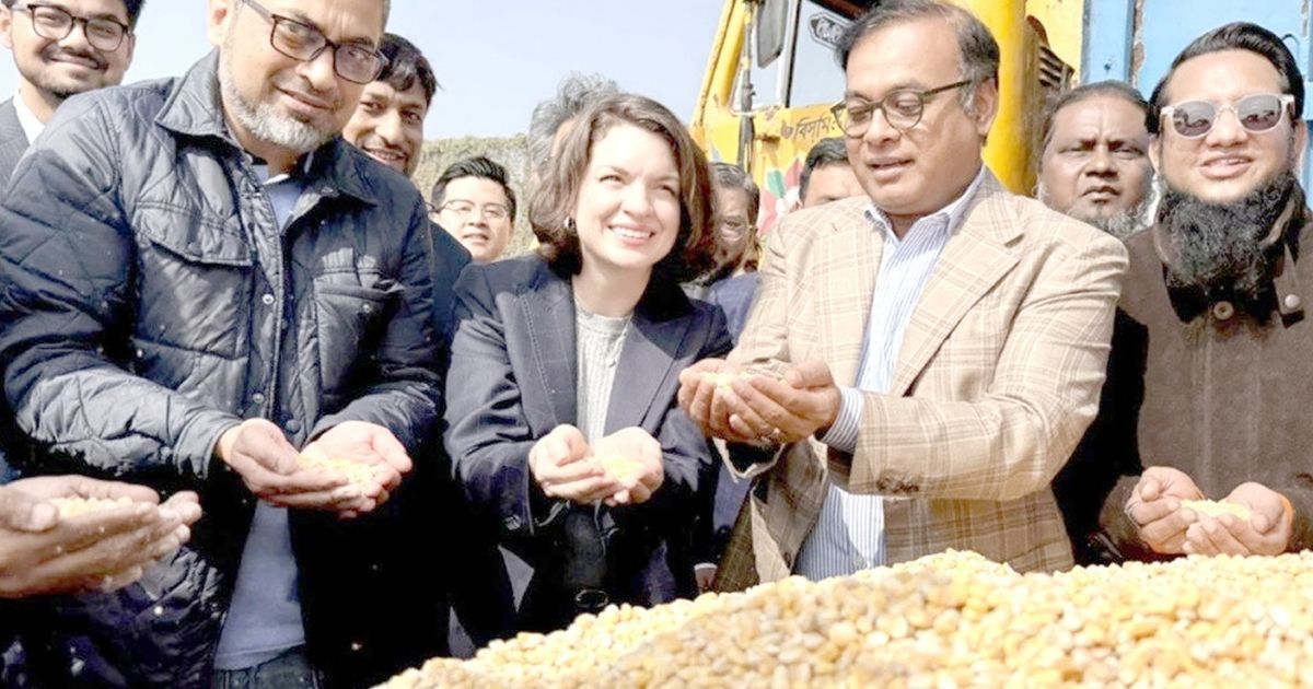 সাড়ে সাত বছর পর চট্টগ্রাম বন্দরে যুক্তরাষ্ট্রের ভুট্টা আসল, খালাস শুরু