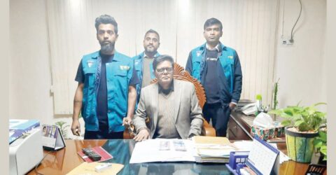 যশোরে ঘুষের লাখ টাকাসহ প্রাথমিক শিক্ষা কর্মকর্তা আটক