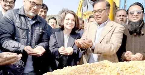 সাড়ে সাত বছর পর চট্টগ্রাম বন্দরে যুক্তরাষ্ট্রের ভুট্টা পৌঁছালো, খালাস শুরু