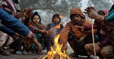 তীব্র শীত ও ঘণ কুয়াশায় জনজীবন বিপর্যস্ত