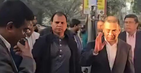 তরেক রহমান পায়ে হেঁটে বাসা থেকে অফিসে গিয়েছেন