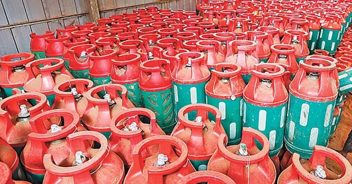 বন্ধ এলপিজি গ্যাস সিলিন্ডার বিক্রি, গ্রাহকদের চরম ভোগান্তি
