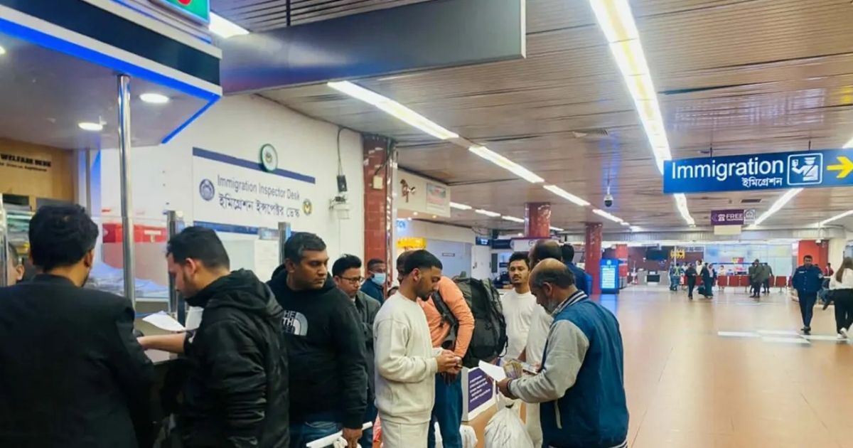 আমেরিকা থেকে আরও ৩৬ বাংলাদেশিকে বিশেষ ফ্লাইটে ফেরত পাঠাল দেশটি