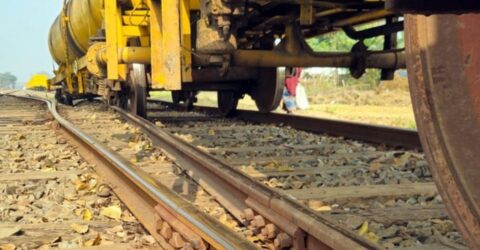 তেলবাহী ট্রেন লাইনচ্যুত, রাজশাহী-চাঁপাইনবাবগঞ্জ রেল যোগাযোগ বন্ধ