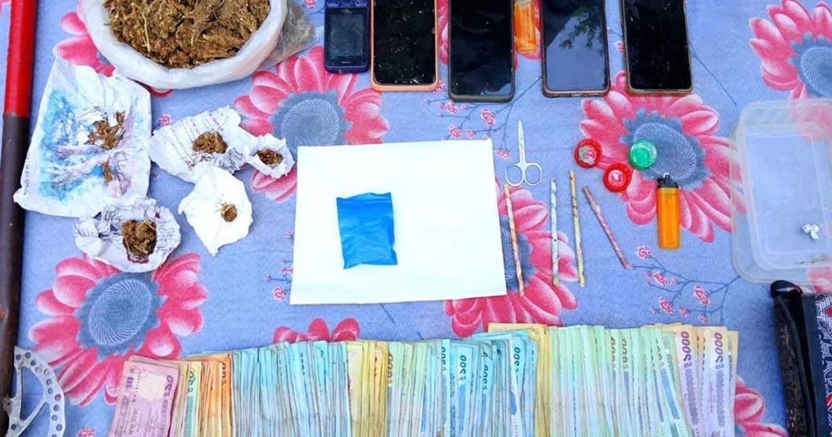 নৌবাহিনীর বিশেষ অভিযানে কোটি টাকার মাদক ও আগ্নেয়াস্ত্রসহ ৩ জন গ্রেপ্তার