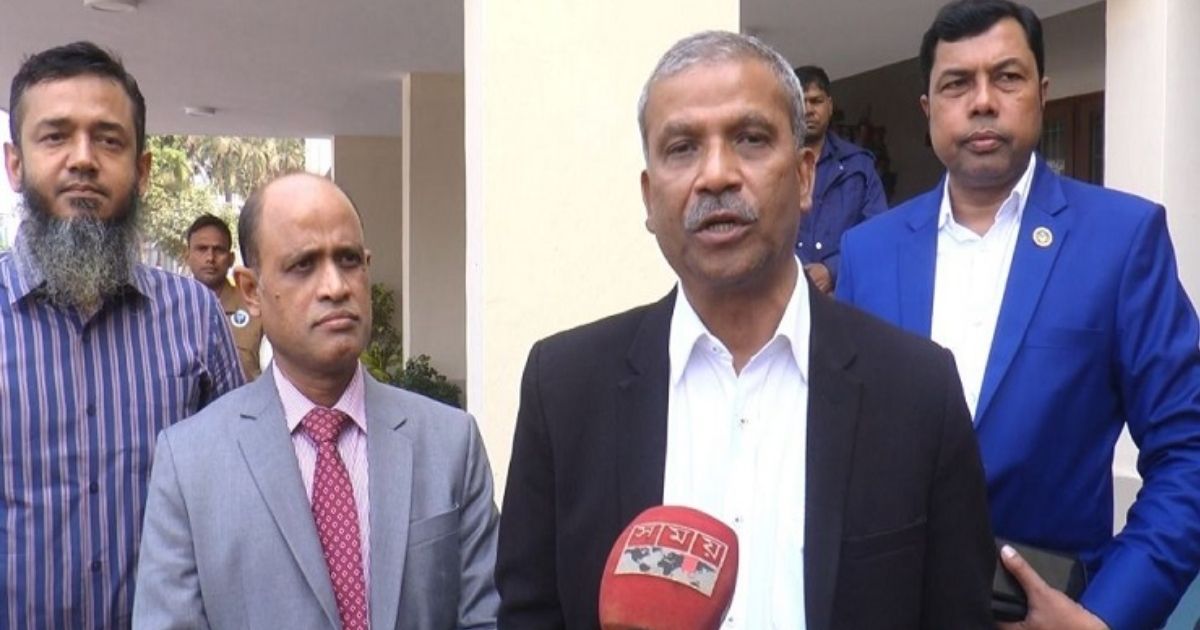 আইন উপদেষ্টার আহ্বান: গণতন্ত্রের শক্তিশালীকরণ এবং গণভোটের সফলতার জন্য উদ্যোগ নেওয়ার দরকার