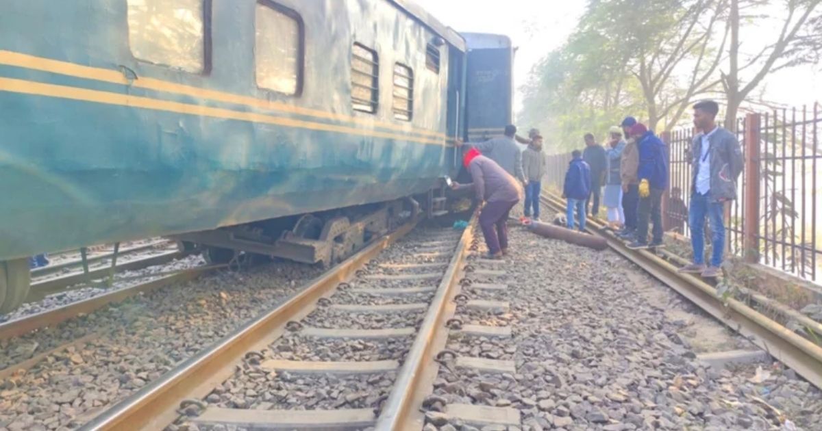 ভৈরবে ঢাকামেইল ট্রেনের বগি লাইনচ্যুত, রেল যোগাযোগ বন্ধ