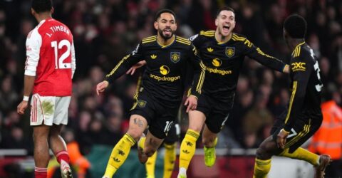 এমিরেটসে ৫ গোলের রোমাঞ্চ: আর্সেনালকে স্তব্ধ করে ম্যানচেস্টার ইউনাইটেডের নাটকীয় জয়