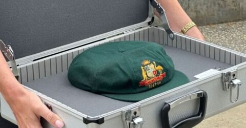 ডন ব্র্যাডম্যানের ব্যাগি গ্রিন টুপির রেকর্ড দামে বিক্রি: তিন প্রজন্মের গোপন সংগ্রহের গল্প