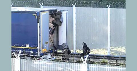 ব্রিটেনে লরির ভেতরে লুকিয়ে ২৩ বাংলাদেশি পাচারের চেষ্টা, গ্রেপ্তার ৫