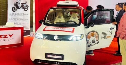 ঢাকার প্রদর্শনীতে নজর কেড়েছে ৫ লাখ টাকার বৈদ্যুতিক গাড়ি