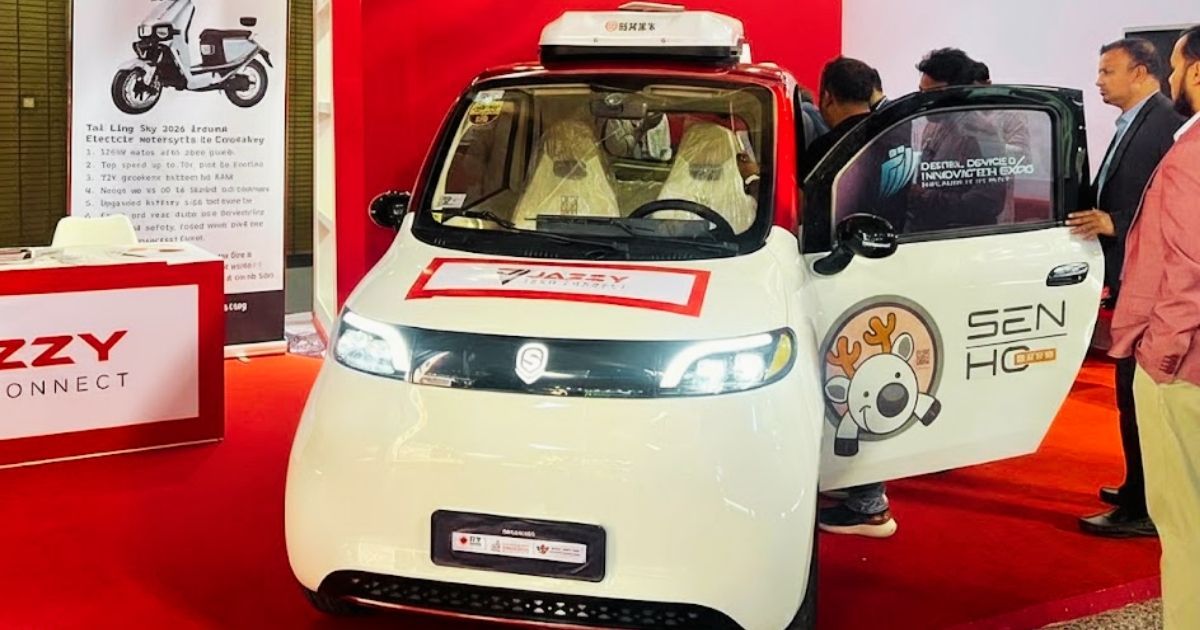 ঢাকার প্রদর্শনীতে নজর কেড়েছে ৫ লাখ টাকার বৈদ্যুতিক গাড়ি