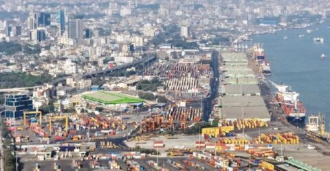 চট্টগ্রাম বন্দর টানা তৃতীয় দিনেও অচল, অর্থনৈতিক অস্থিরতা বাড়ছে