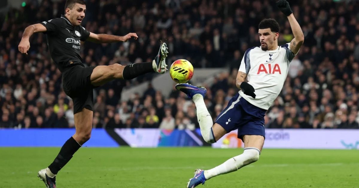 সোলাঙ্কের অসাধারণ ‘স্করপিয়ন কিক’ ড্রতে ম্যানচেস্টার সিটির শিরোপা স্বপ্নে ধাক্কা