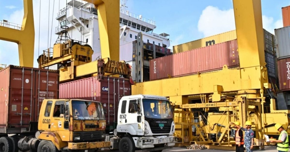 চট্টগ্রাম বন্দরে এনসিটি ইজারা কেন্দ্র করে অচলাবস্থা, জরুরি বৈঠকে সমাধানের আশ্বাস