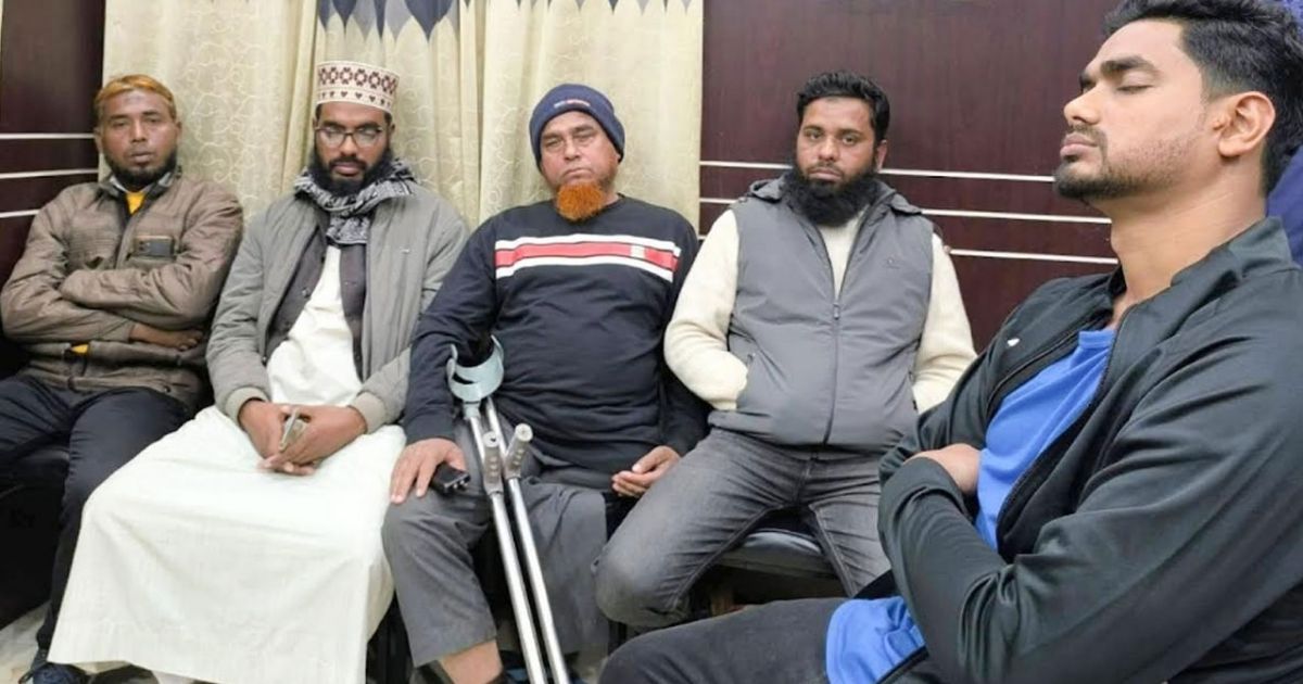 কম্বল দিয়ে ভোট চাইতে গিয়ে জামায়াতের ৫ নেতা আটক, অর্থদণ্ড