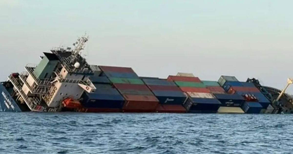 চট্টগ্রাম বন্দরে আসার পর থাইল্যান্ড উপকূলে জাহাজ ডুবি, ২৯৭ কনটেইনারসহ