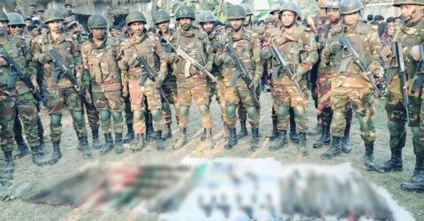 ফরিদপুরে অভিযান: ৬ অস্ত্র ও ১৬ রাউন্ড গুলিসহ অস্ত্র উদ্ধার