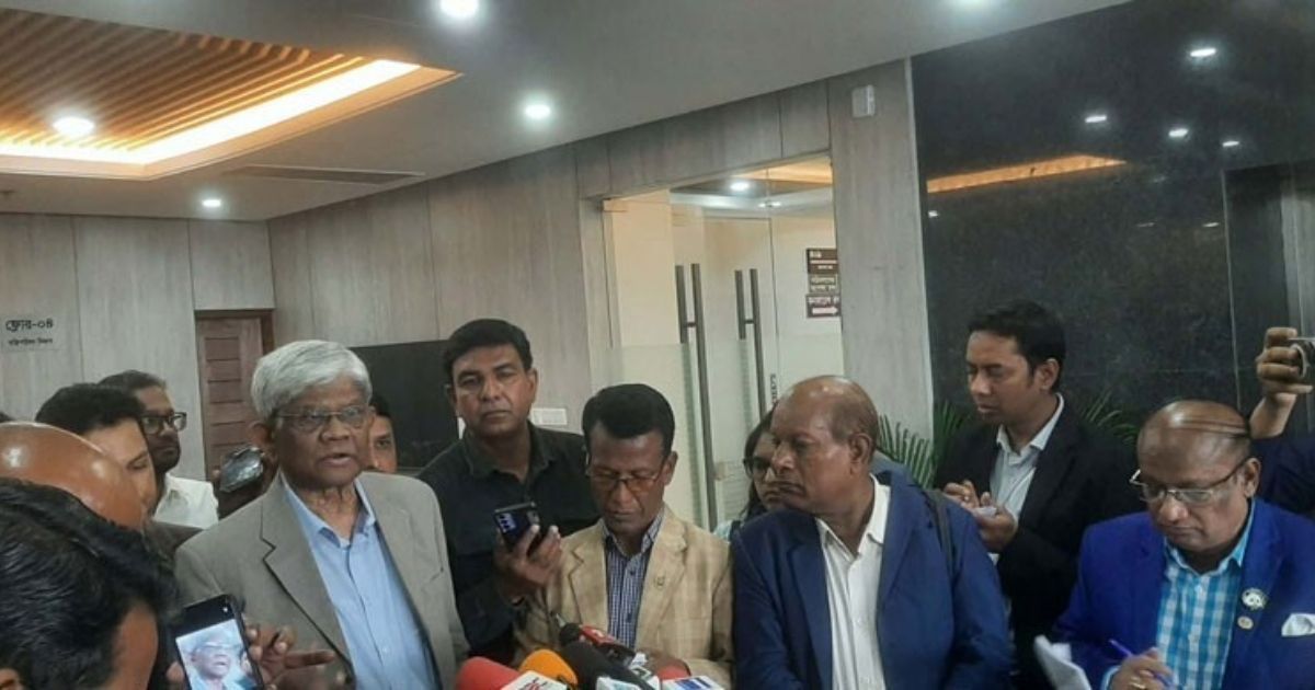 পাঁচ ব্যাংকের ক্ষতিগ্রস্ত শেয়ারহোল্ডাররা ধাপে ধাপে ক্ষতিপূরণ পাবেন: অর্থ উপদেষ্টা