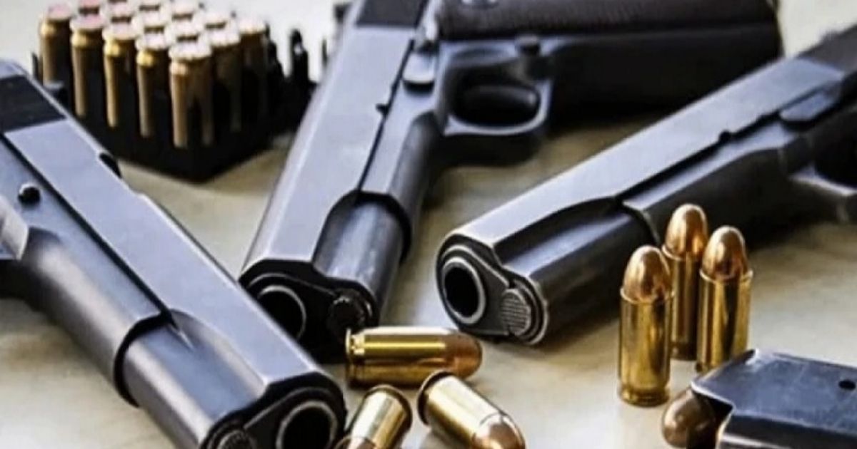 নির্বাচনের প্রথম দিকেই এগিয়ে ২০ হাজারের বেশি লাইসেন্সপ্রাপ্ত অস্ত্র এখনও জমা দেয়া হয়নি