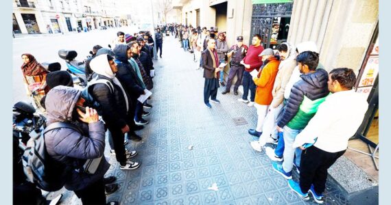 স্পেনে অনিয়মিত অভিবাসীদের জন্য বৈধতার নতুন সুযোগ ঘোষণা