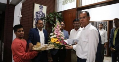 মমতা বন্দ্যোপাধ্যায় তারেক রহমানকে ফুল ও মিষ্টি পাঠিয়ে শুভেচ্ছা জানালেন