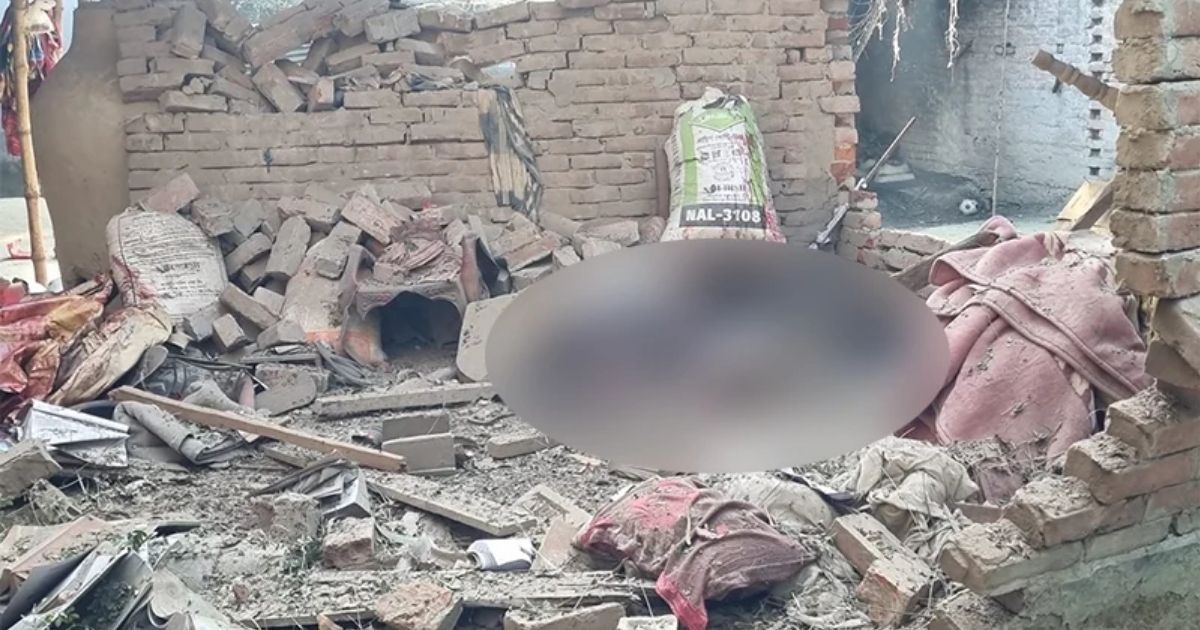 চাঁপাইনবাবগঞ্জে ককটেল বিস্ফোরণে দুজনের মৃত্যু, বাড়ি ধসে পড়ল