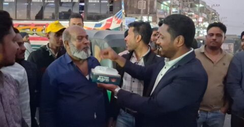 ফেনী থেকে দীর্ঘ রাতের পরে প্রথম মন্ত্রী আবদুল আউয়াল মিন্টু