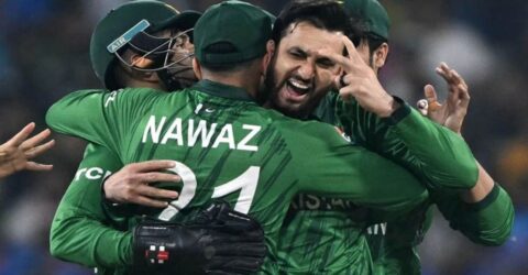 নামিবিয়াকে উড়িয়ে সুপার এইটে পাকিস্তান